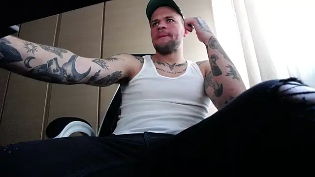 Snapshot of FindomJason chatting on 03/05/25, 12:44 FindomJason online show from 03/05/25, 12:44