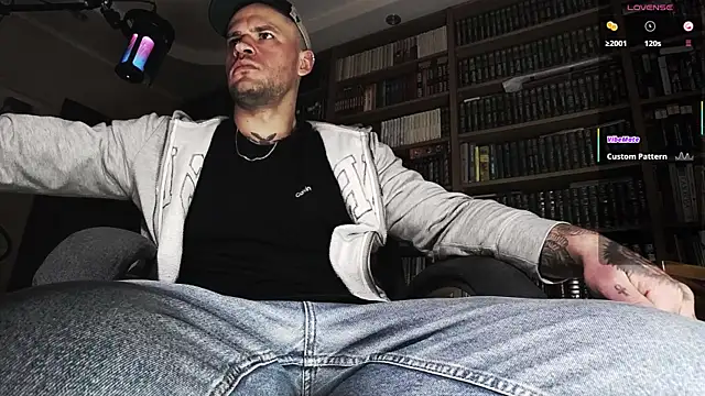 Snapshot of FindomJason chatting on 10/14/25, 02:39 FindomJason online show from 10/14/25, 02:39