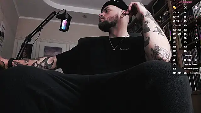 Snapshot of FindomJason chatting on 11/20/25, 01:34 FindomJason online show from 11/20/25, 01:34