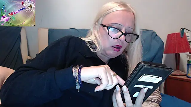 martachatte online show from 10/21/25, 07:57