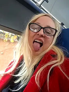 martachatte online show from 11/18/25, 10:40