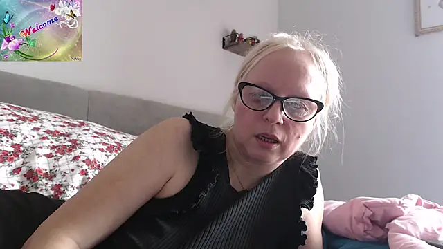 martachatte online show from 10/23/25, 08:46