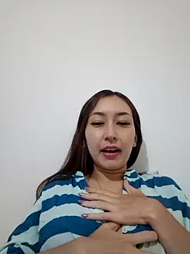 Snapshot of ariel35 chatting on 10/11/25, 05:47 ariel35 online show from 10/11/25, 05:47