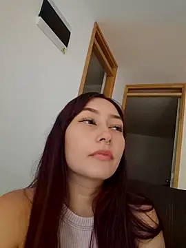 Snapshot of ariel35 chatting on 12/16/25, 08:57 ariel35 online show from 12/16/25, 08:57