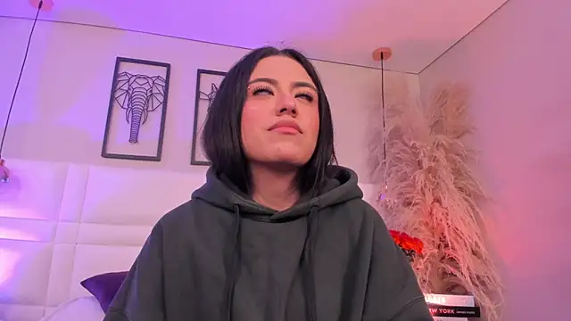 Snapshot of Rebeca_jones chatting on 12/15/25, 12:11 Rebeca jones online show from 12/15/25, 12:11