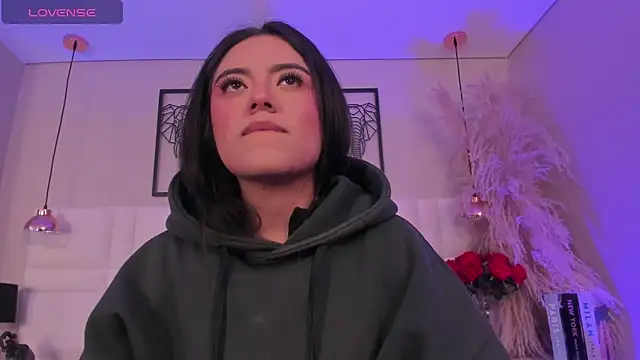 Snapshot of Rebeca_jones chatting on 11/13/25, 12:31 Rebeca jones online show from 11/13/25, 12:31