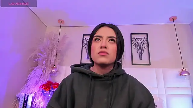 Snapshot of Rebeca_jones chatting on 11/18/25, 12:19 Rebeca jones online show from 11/18/25, 12:19