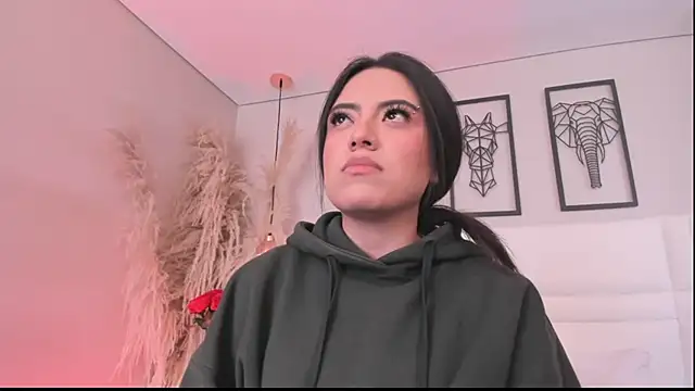 Snapshot of Rebeca_jones chatting on 10/04/25, 12:50 Rebeca jones online show from 10/04/25, 12:50