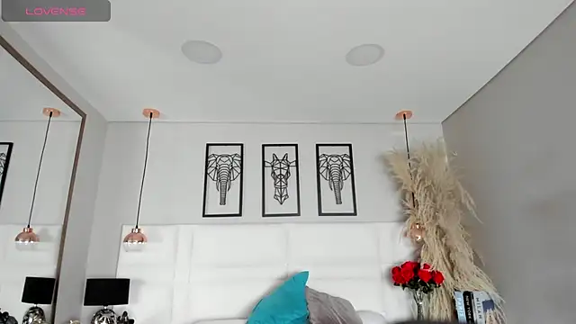 Snapshot of Rebeca_jones chatting on 11/10/25, 12:21 Rebeca jones online show from 11/10/25, 12:21