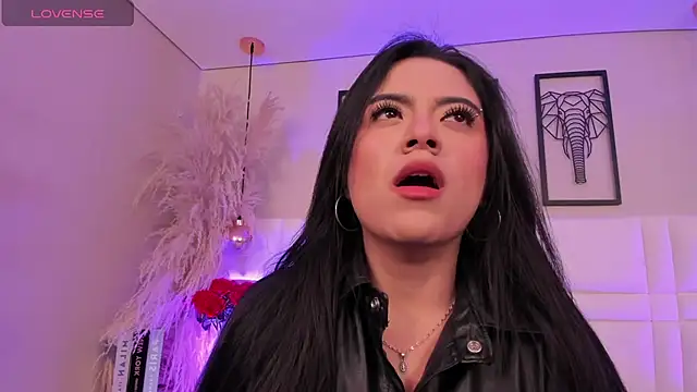 Snapshot of Rebeca_jones chatting on 11/19/25, 12:05 Rebeca jones online show from 11/19/25, 12:05