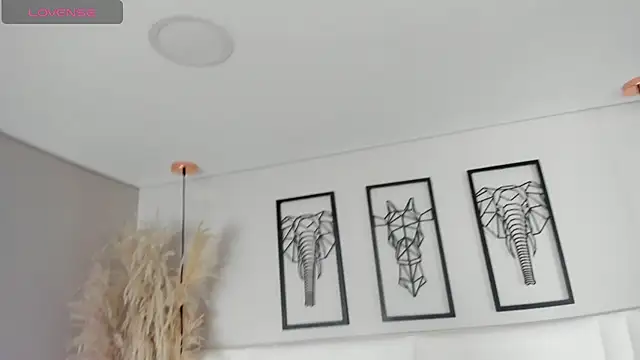 Snapshot of Rebeca_jones chatting on 10/27/25, 12:28 Rebeca jones online show from 10/27/25, 12:28