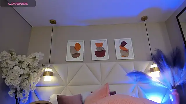 Snapshot of Rebeca_jones chatting on 11/30/25, 12:06 Rebeca jones online show from 11/30/25, 12:06