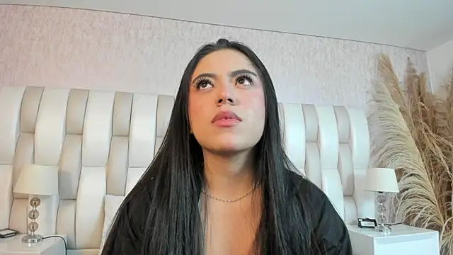 Snapshot of Rebeca_jones chatting on 03/19/26, 12:05 Rebeca jones online show from 03/19/26, 12:05