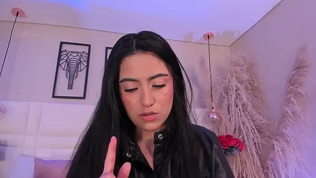 Snapshot of Rebeca_jones chatting on 10/18/25, 12:40 Rebeca jones online show from 10/18/25, 12:40