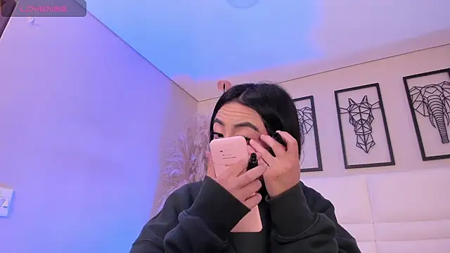 Snapshot of Rebeca_jones chatting on 10/28/25, 11:42 Rebeca jones online show from 10/28/25, 11:42