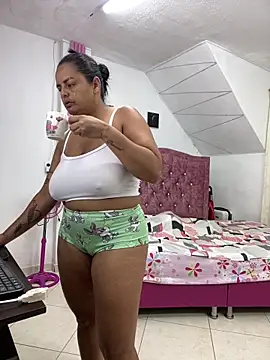 Snapshot of Rossestoner chatting on 02/12/26, 09:42 Rossestoner online show from 02/12/26, 09:42