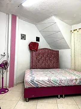 Snapshot of Rossestoner chatting on 01/08/26, 03:23 Rossestoner online show from 01/08/26, 03:23