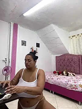 Snapshot of Rossestoner chatting on 02/18/26, 10:55 Rossestoner online show from 02/18/26, 10:55