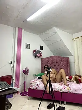 Snapshot of Rossestoner chatting on 03/18/26, 11:59 Rossestoner online show from 03/18/26, 11:59