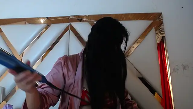 Snapshot of nathaly_low1 chatting on 04/15/26, 01:37 nathaly low1 online show from 04/15/26, 01:37