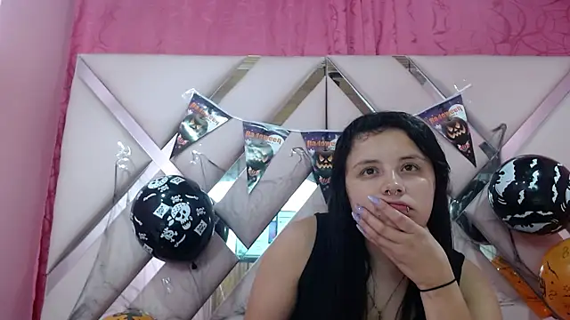 Snapshot of nathaly_low1 chatting on 10/10/25, 02:56 nathaly low1 online show from 10/10/25, 02:56