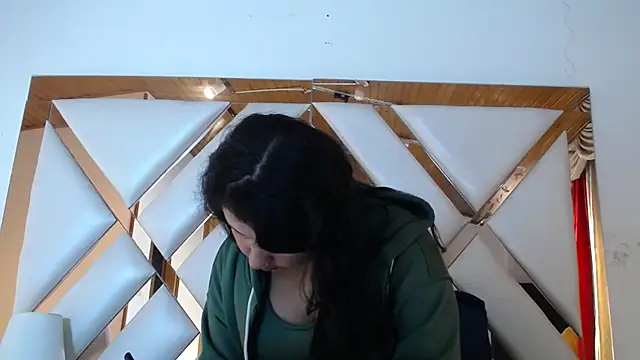 Snapshot of nathaly_low1 chatting on 04/06/26, 12:50 nathaly low1 online show from 04/06/26, 12:50