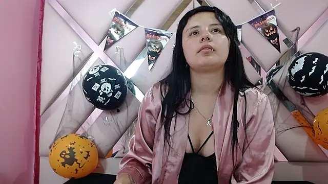 Snapshot of nathaly_low1 chatting on 10/22/25, 03:06 nathaly low1 online show from 10/22/25, 03:06
