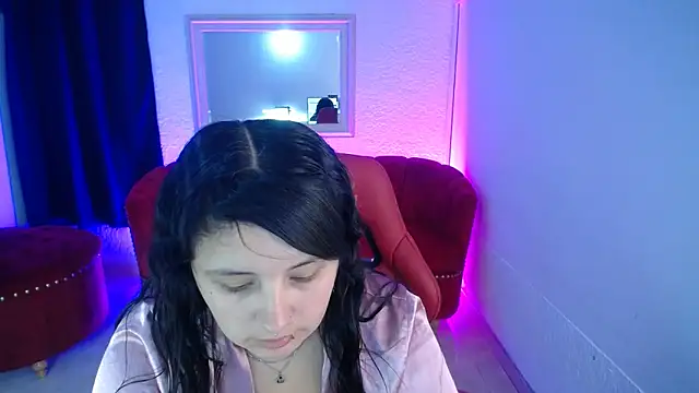 Snapshot of nathaly_low1 chatting on 06/22/26, 12:13 nathaly low1 online show from 06/22/26, 12:13