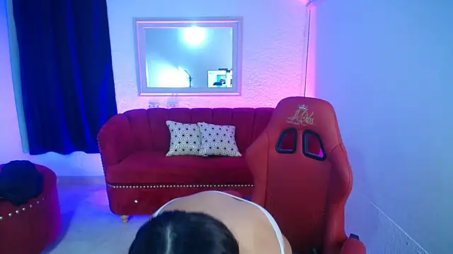 Snapshot of nathaly_low1 chatting on 06/04/26, 12:43 nathaly low1 online show from 06/04/26, 12:43