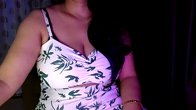 janifer001 online show from 01/06/26, 11:09