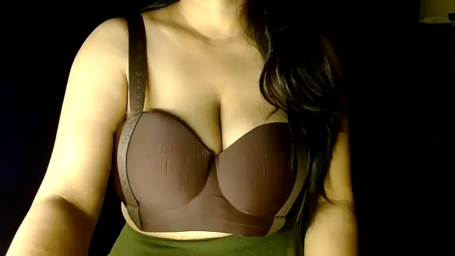 janifer001 online show from 03/23/26, 05:18