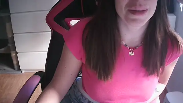LunaGuerraxx online show from 05/13/26, 07:37