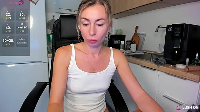 Snapshot of DannaEvan chatting on 09/09/25, 09:52 DannaEvan online show from 09/09/25, 09:52