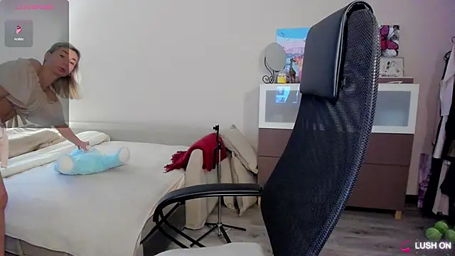 DannaEvan online show from 12/15/25, 03:34