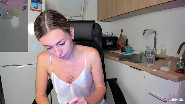 Snapshot of DannaEvan chatting on 09/27/25, 02:23 DannaEvan online show from 09/27/25, 02:23