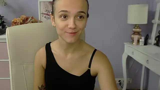 Snapshot of dirtyxEmily chatting on 10/07/25, 06:47 dirtyxEmily online show from 10/07/25, 06:47