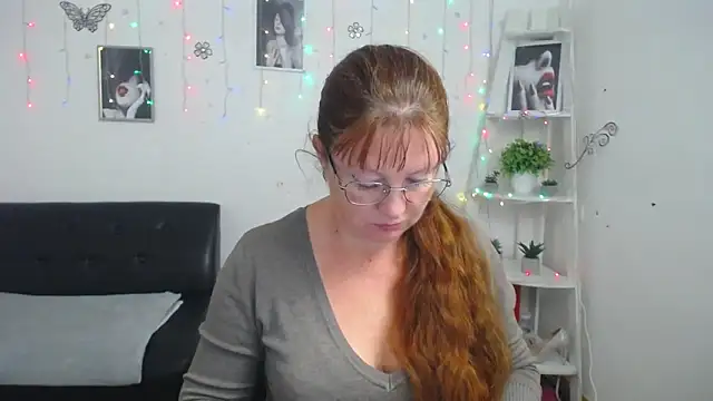 VanessaHotts online show from 09/26/25, 05:03