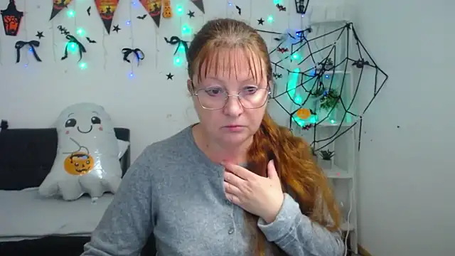 VanessaHotts online show from 10/18/25, 05:09