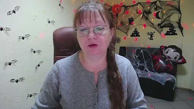 VanessaHotts online show from 10/20/25, 05:09