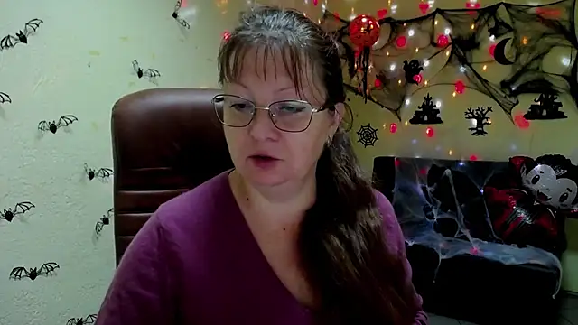 VanessaHotts online show from 10/25/25, 05:06