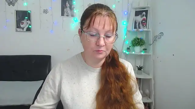 VanessaHotts online show from 10/11/25, 05:08