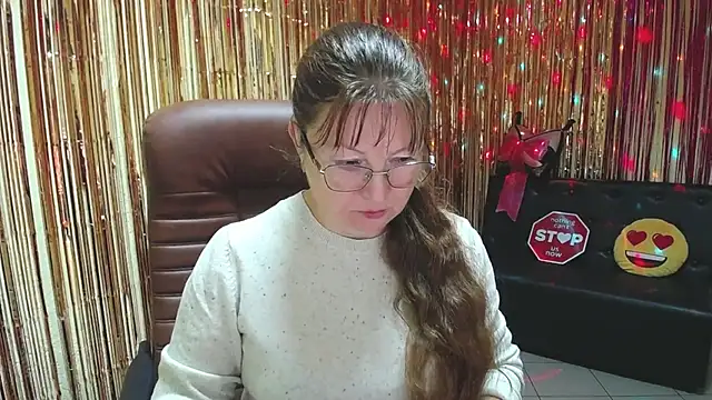 VanessaHotts online show from 10/10/25, 05:08