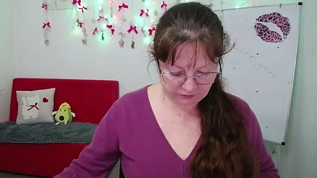 VanessaHotts online show from 04/15/26, 05:02