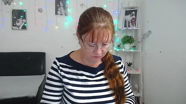 VanessaHotts online show from 10/13/25, 05:09