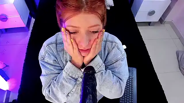 JulietaAlves online show from 11/11/25, 10:54