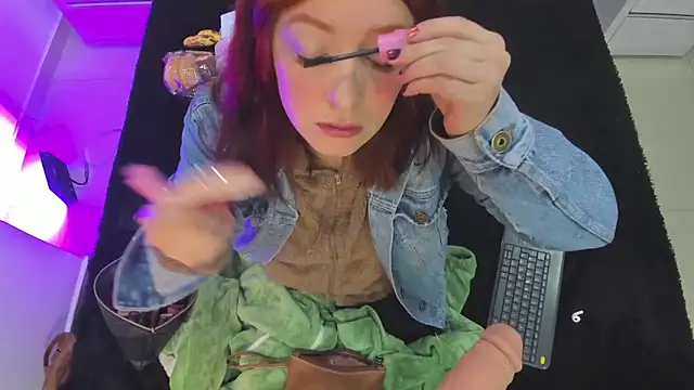 JulietaAlves online show from 12/15/25, 11:38