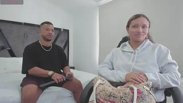 Snapshot of AnnieAndStefan chatting on 11/01/25, 03:17 AnnieAndStefan online show from 11/01/25, 03:17