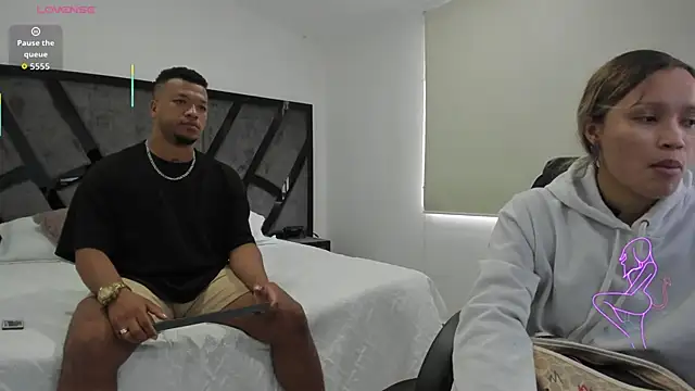 Snapshot of AnnieAndStefan chatting on 09/29/25, 02:23 AnnieAndStefan online show from 09/29/25, 02:23