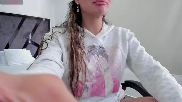 Snapshot of AnnieAndStefan chatting on 11/07/25, 02:32 AnnieAndStefan online show from 11/07/25, 02:32