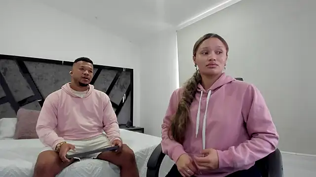 Snapshot of AnnieAndStefan chatting on 10/10/25, 01:23 AnnieAndStefan online show from 10/10/25, 01:23